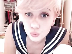 Solo seagirl playing her twat on webcam